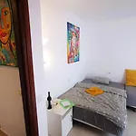 Abajo, Casa *
