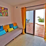 Apartman Abajo, Casa *